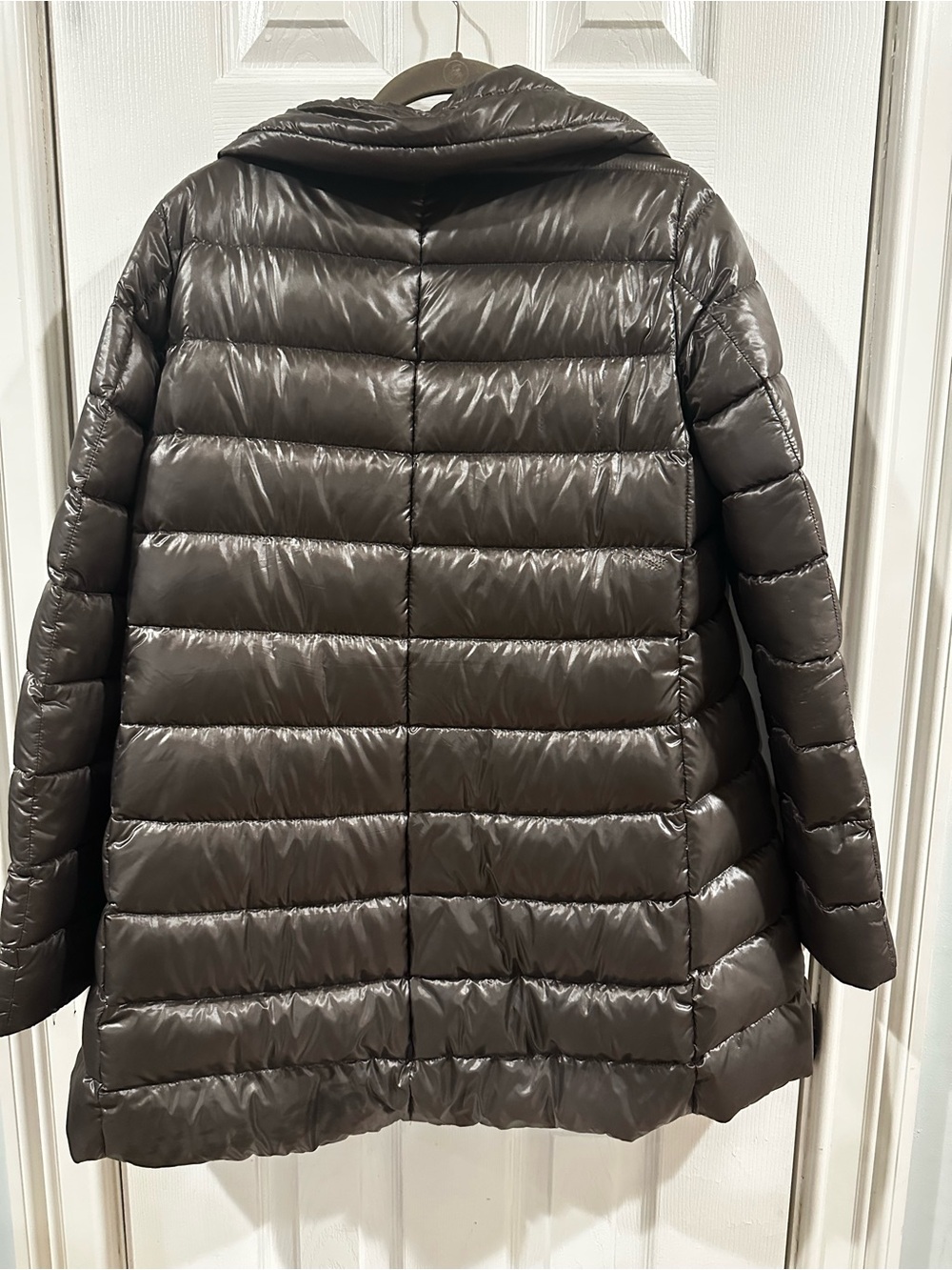 Herno Shiny Grey Puffer Coat. Size 6 worn a few times - Picture 3 of 5